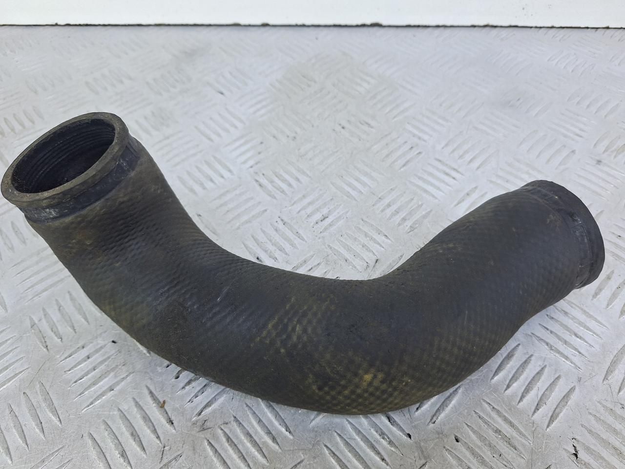 патрубок интеркулера Volvo V70 2 поколение 2001, 2.4 л., B 5244 T3, бензин, АКПП, серебро, универсал, полный привод - фото №1