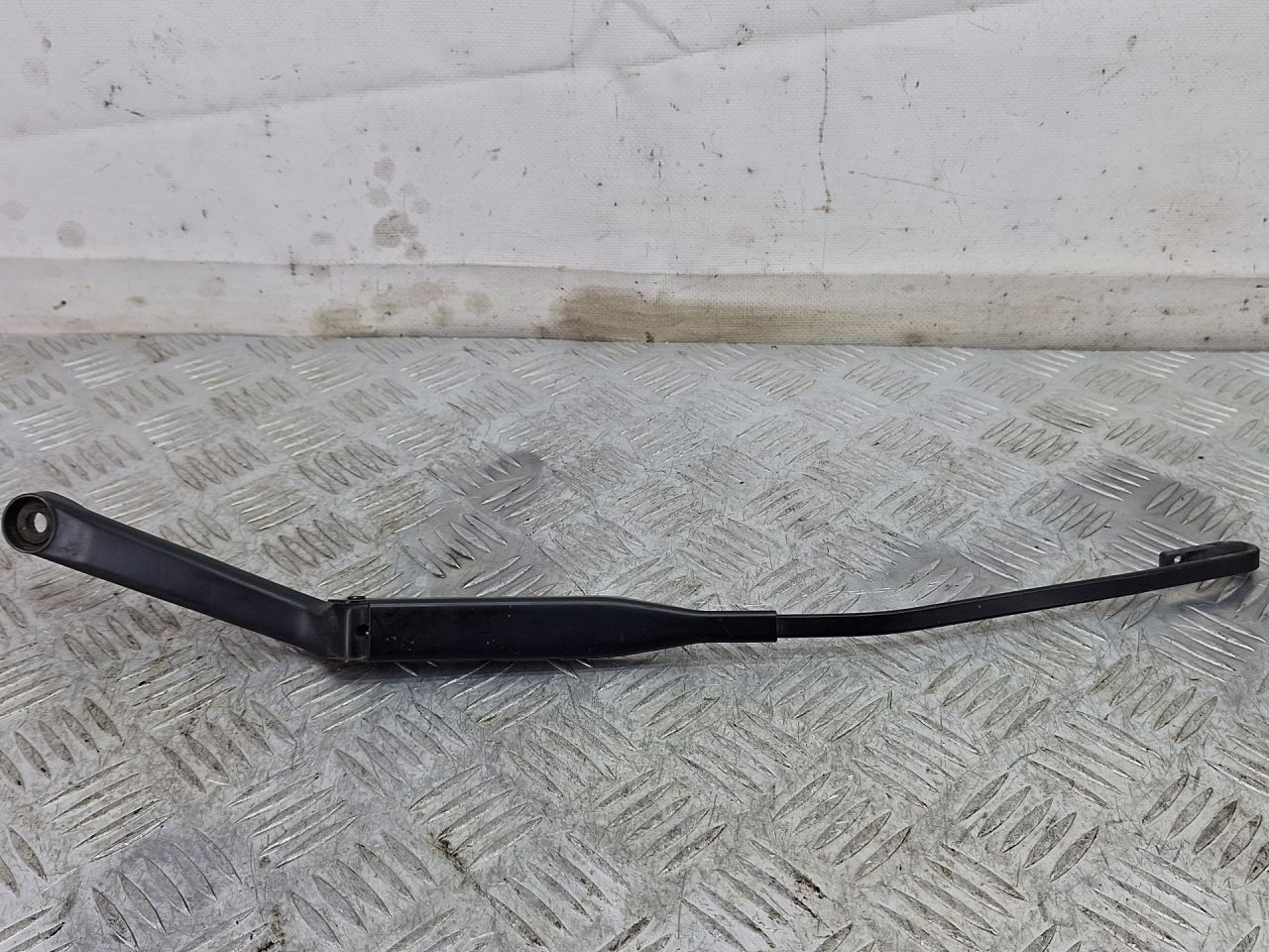 щеткодержатель (поводок стеклоочистителя, дворник) Mercedes-Benz SLK-Класс R170 (1996 - 2000), A1708200644 - фото №1