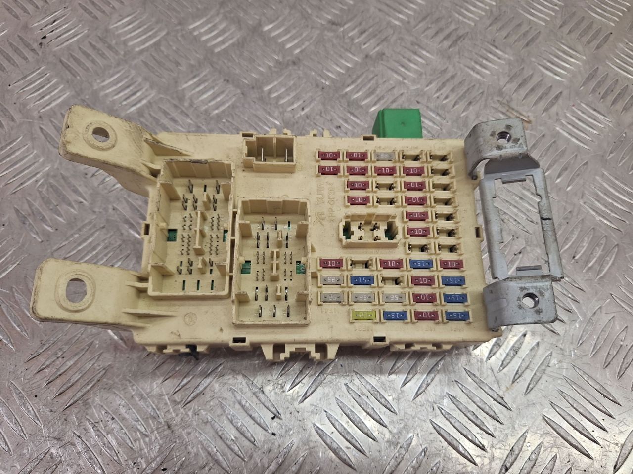 блок предохранителей Hyundai Solaris 1 поколение 2012 - фото №1