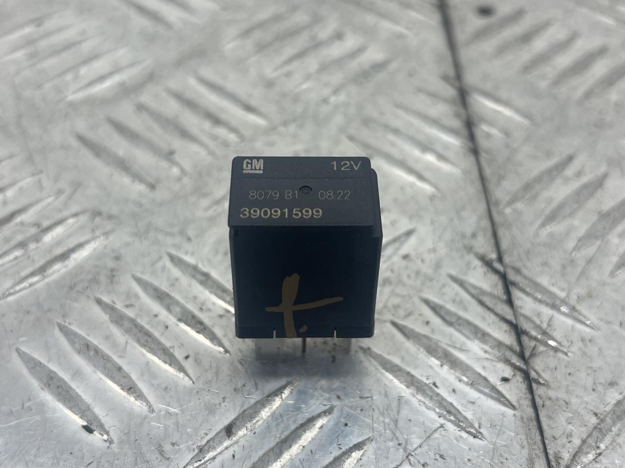 реле (прочие) Opel Insignia 2 поколение (B) 2018, 2.0 л., дизель, АКПП, белый, хетчбэк 5 дв., полный привод - фото №1