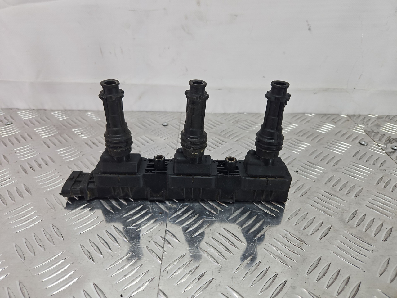 катушка зажигания Opel Corsa C 2003, 1.0 л., бензин, Z10XE, 0040100358 - фото №1