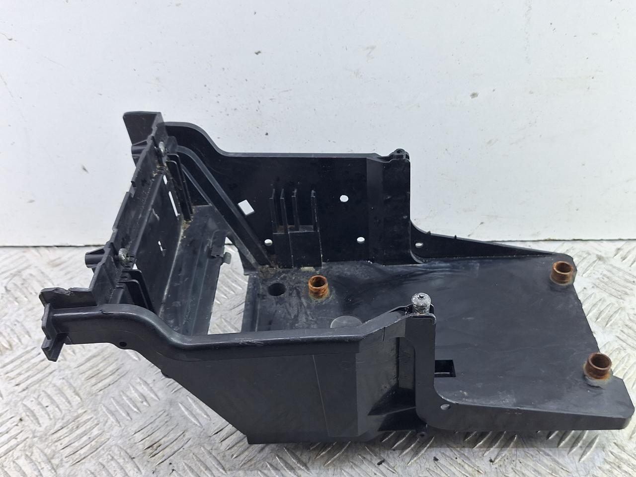 кронштейн (крепление) Volvo C70 1 поколение 1999, 2.5 л., бензин, МКПП, серебро, купе, передний привод, 9150769 - фото №1