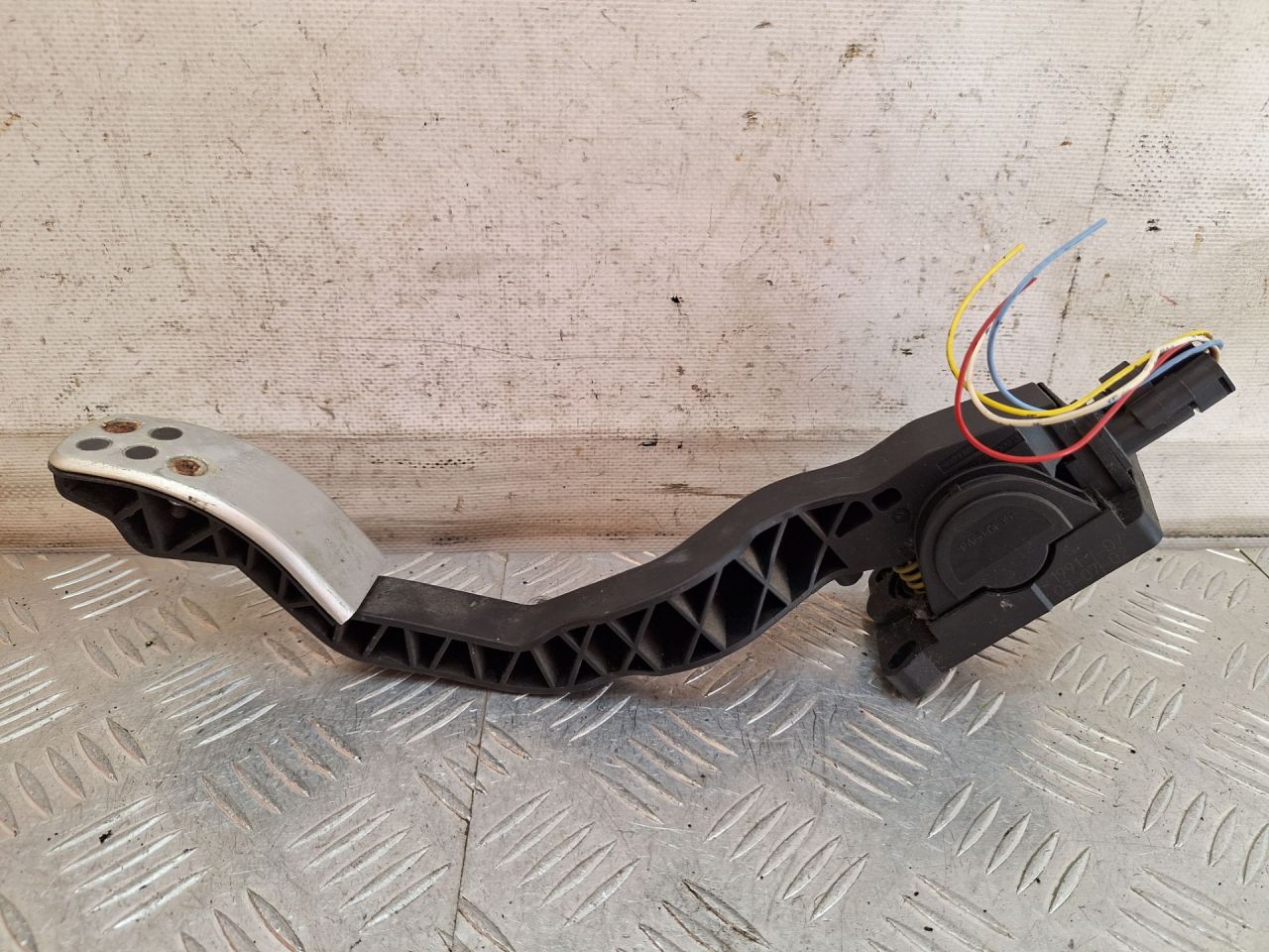 педаль Peugeot 206 1 поколение 2002, 2.0 л., RFN (EW10J4), бензин, МКПП, серебро, кабриолет, передний привод, 0280752258, 9647575580 - фото №1