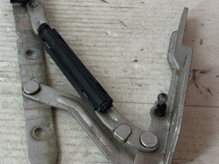 петля капота левая Volvo C70 1 поколение 1999, 2.5 л., бензин, МКПП, серебро, купе, передний привод, 30807458, 7124-1680