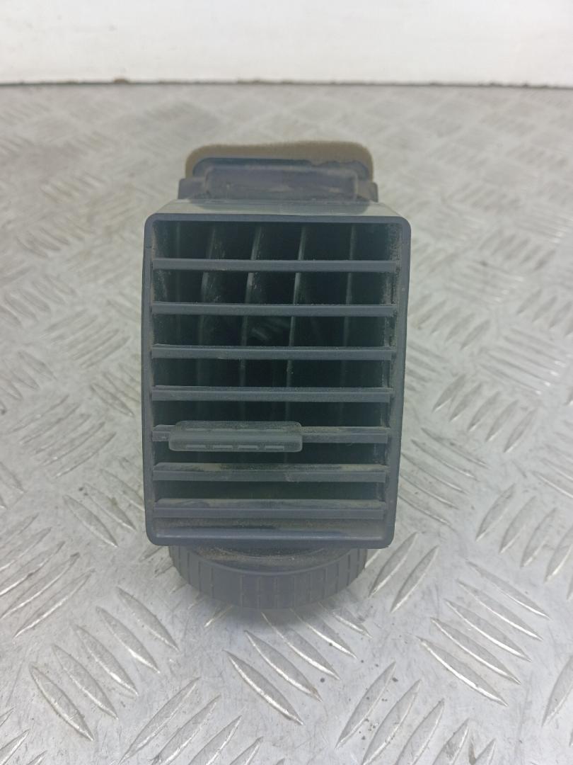 дефлектор обдува салона Volkswagen Transporter T5 (2003 - 2009), 7H0815705C - фото №1