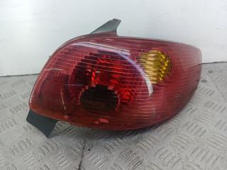 фонарь задний правый Peugeot 206 1 поколение [рестайлинг] (2002 - 2009), 1.4 л., KFU (ET3J4), бензин, МКПП, серебро, хетчбэк 3 дв., передний привод