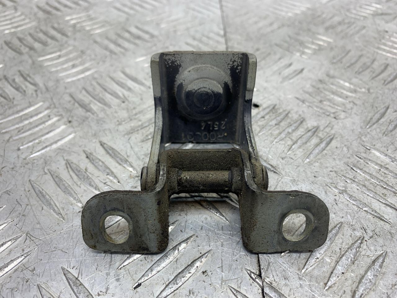 петля крышки багажника Dacia Logan MCV 2 поколение (2013 - 2016), фургон, 844002579R - фото №1