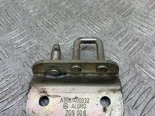 ответная часть (скоба) замка двери Mercedes-Benz Sprinter 2 поколение (W906) (2006 - 2014), A9067400032
