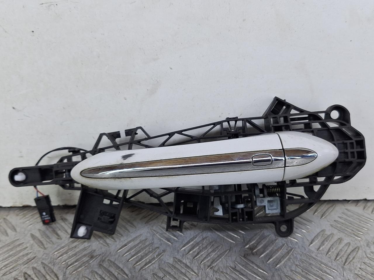 ручка наружная задняя левая Opel Insignia 2 поколение (B) 2018, 2.0 л., дизель, АКПП, белый, хетчбэк 5 дв., полный привод, 13515507 - фото №1