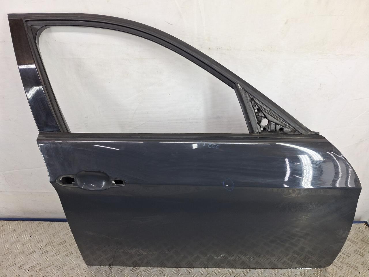 дверь передняя правая BMW 3 серия E90/E91/E92/E93 2005, 2.5 л., N52 B25 AF, бензин, МКПП, серый, седан, задний привод - фото №1