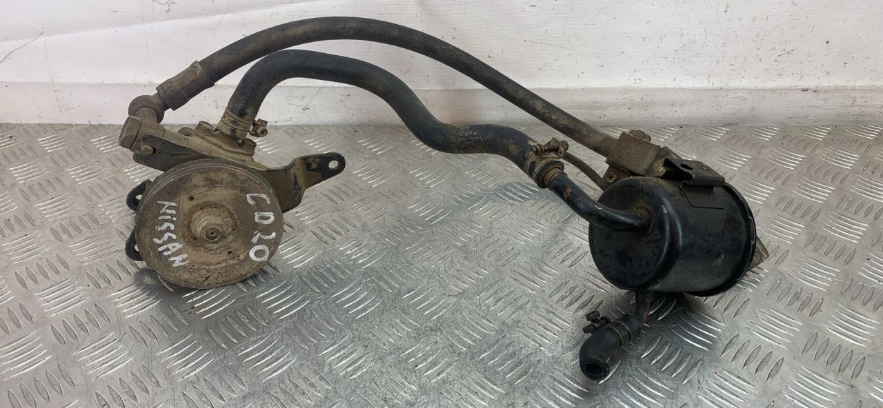 насос гидроусилителя руля Nissan Almera N15 1992, 4911074N00 - фото №1