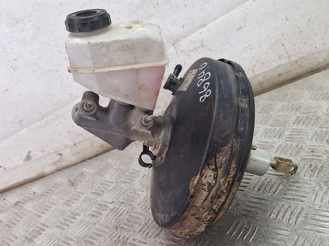 вакуумный усилитель тормозов Nissan Kubistar 1 поколение 2003, 1.2 л., бензин, МКПП, красный, фургон, передний привод, 0204024413, 8200091050 - фото №1