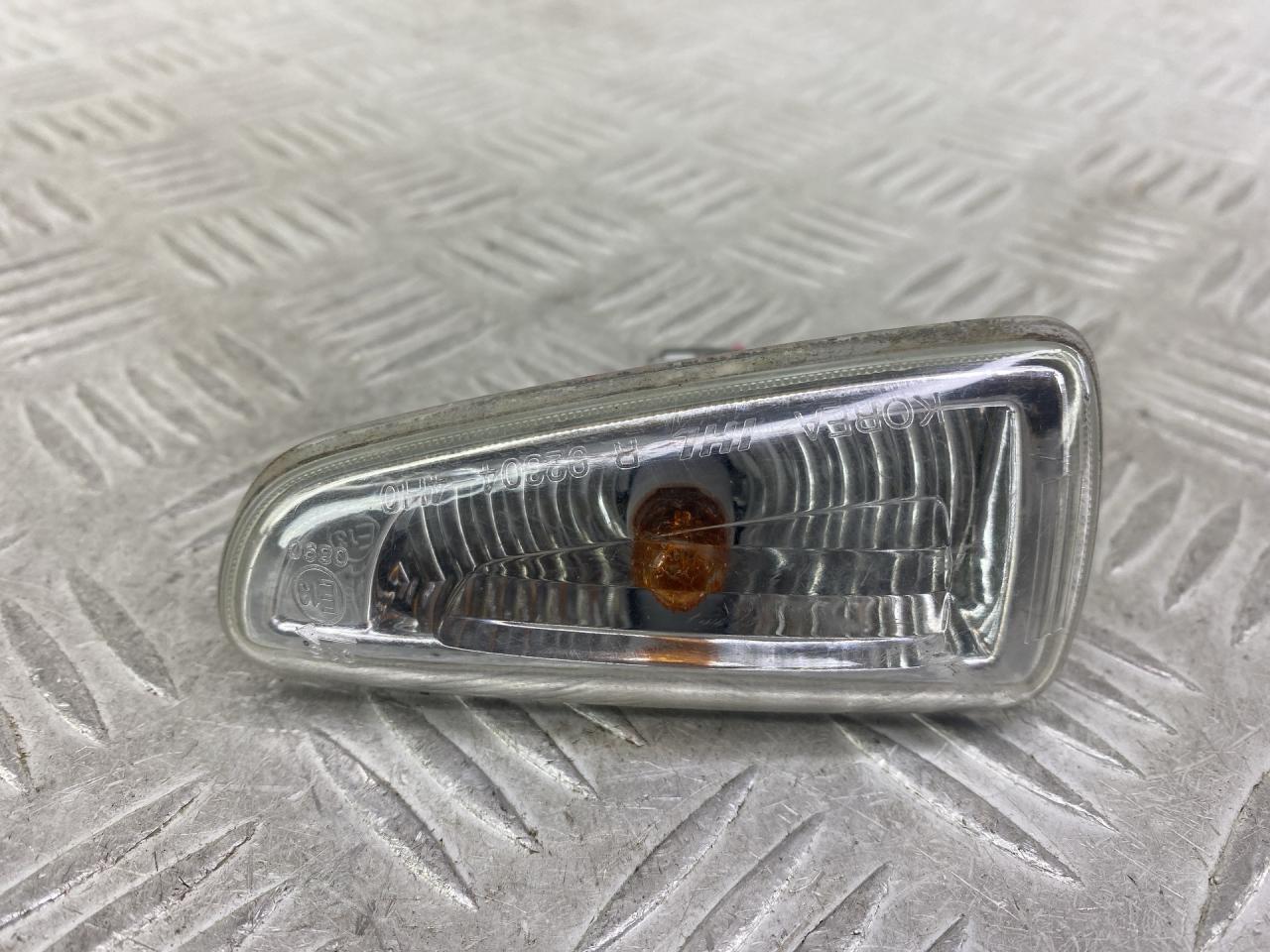 повторитель поворота на крыле Hyundai H-1 Grand Starex 2008, 2.5 л., дизель, МКПП, белый, минивэн, задний привод, 923044H0 - фото №1