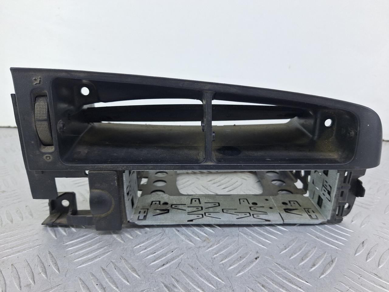 рамка под магнитолу Volkswagen Golf 3 поколение (1991 - 2000), 1H6819732 - фото №1