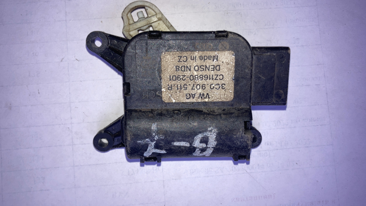 моторчик заслонки печки Volkswagen Passat B7 (2011 - 2015), 3C0907511P - фото №1