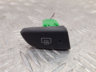 кнопка обогрева заднего стекла Toyota Aygo 1 поколение AB10 [рестайлинг] 2010, 1.0 л., 1KR-FE, бензин, МКПП, красный, хетчбэк 5 дв., передний привод