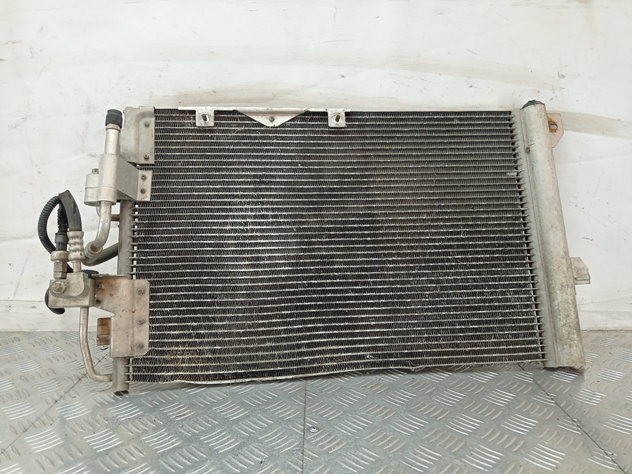 радиатор кондиционера Opel Zafira 1 поколение (A) 2002, 1.8 л., Z 18 XE, бензин, МКПП, синий, минивэн, передний привод, 24431901 - фото №1