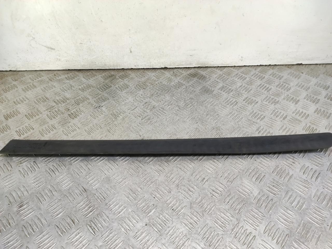 молдинг двери задней левой Volvo V70 2 поколение 2001, 2.4 л., B 5244 T3, бензин, АКПП, серебро, универсал, полный привод, 09187734, 09203785 - фото №1