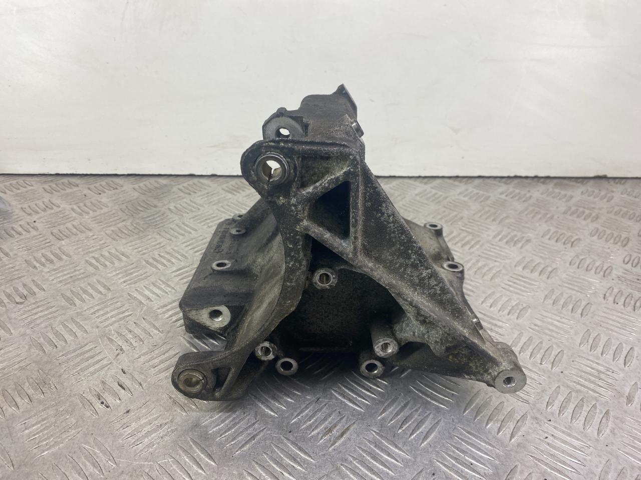 кронштейн генератора Mercedes-Benz SLK-Класс R170 2000, 2.0 л., M 111.958, бензин, АКПП, черный, кабриолет, задний привод, A1110960845 - фото №1