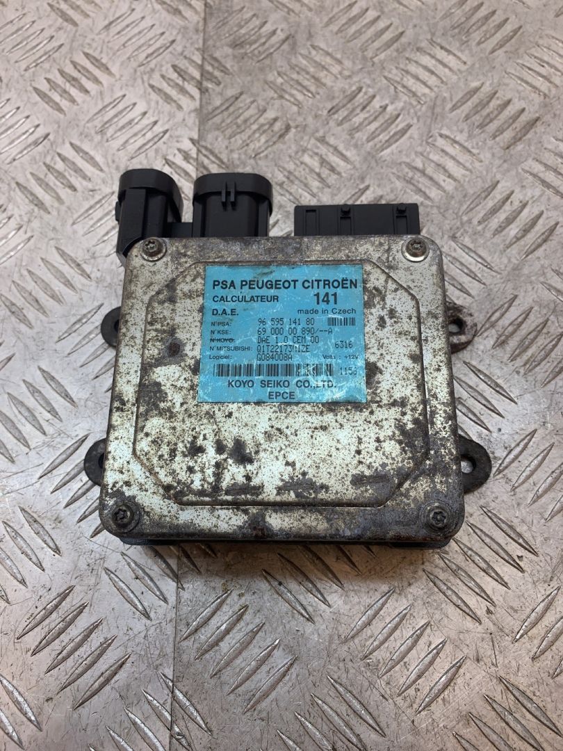 блок управления рулевой рейки Citroen C2 1 поколение 2006, 1.4 л., 8HZ (DV4TD), дизель, робот, черный, хетчбэк 3 дв., передний привод, 6900000890, 9659514180, G084008A, Q1T22173M1ZE - фото №1