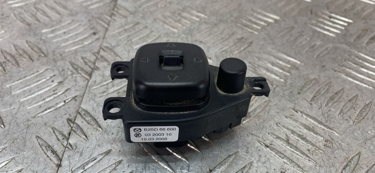 джойстик регулировки зеркал Mazda 2 1 поколение 2005, 1.4 л., бензин, МКПП, серый, минивэн, передний привод, B25D66600 - фото №1