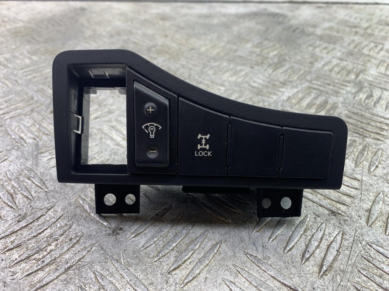 кнопка (выключатель) Kia Sportage 3 поколение (2010 - 2014) - фото №1