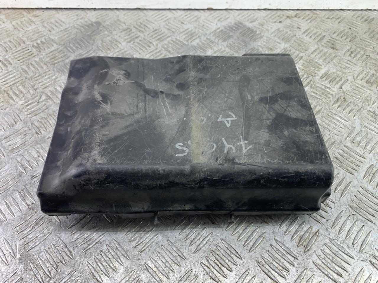 крышка аккумулятора SEAT Ibiza 3 поколение 2004, 1.4 л., BBY, бензин, МКПП, серый, хетчбэк 3 дв., передний привод, 6Q0915429 - фото №1