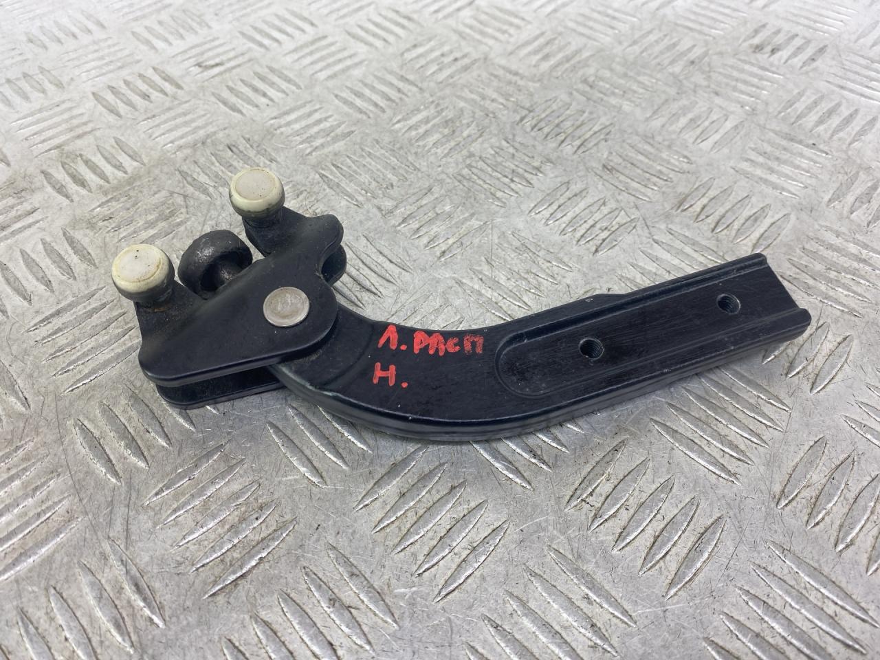 ролик двери сдвижной Mercedes-Benz Vito W639 2006, 3.2 л., M 112.951, бензин, АКПП, черный, задний привод, A6397601647, ZGS00206W12 - фото №1