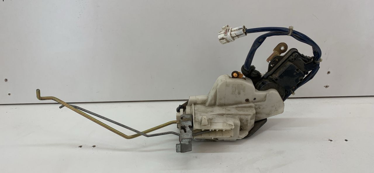 замок двери передней правой Suzuki Liana 1 поколение 2004, 1.6 л., M16A, бензин, МКПП, черный, универсал, передний привод - фото №1