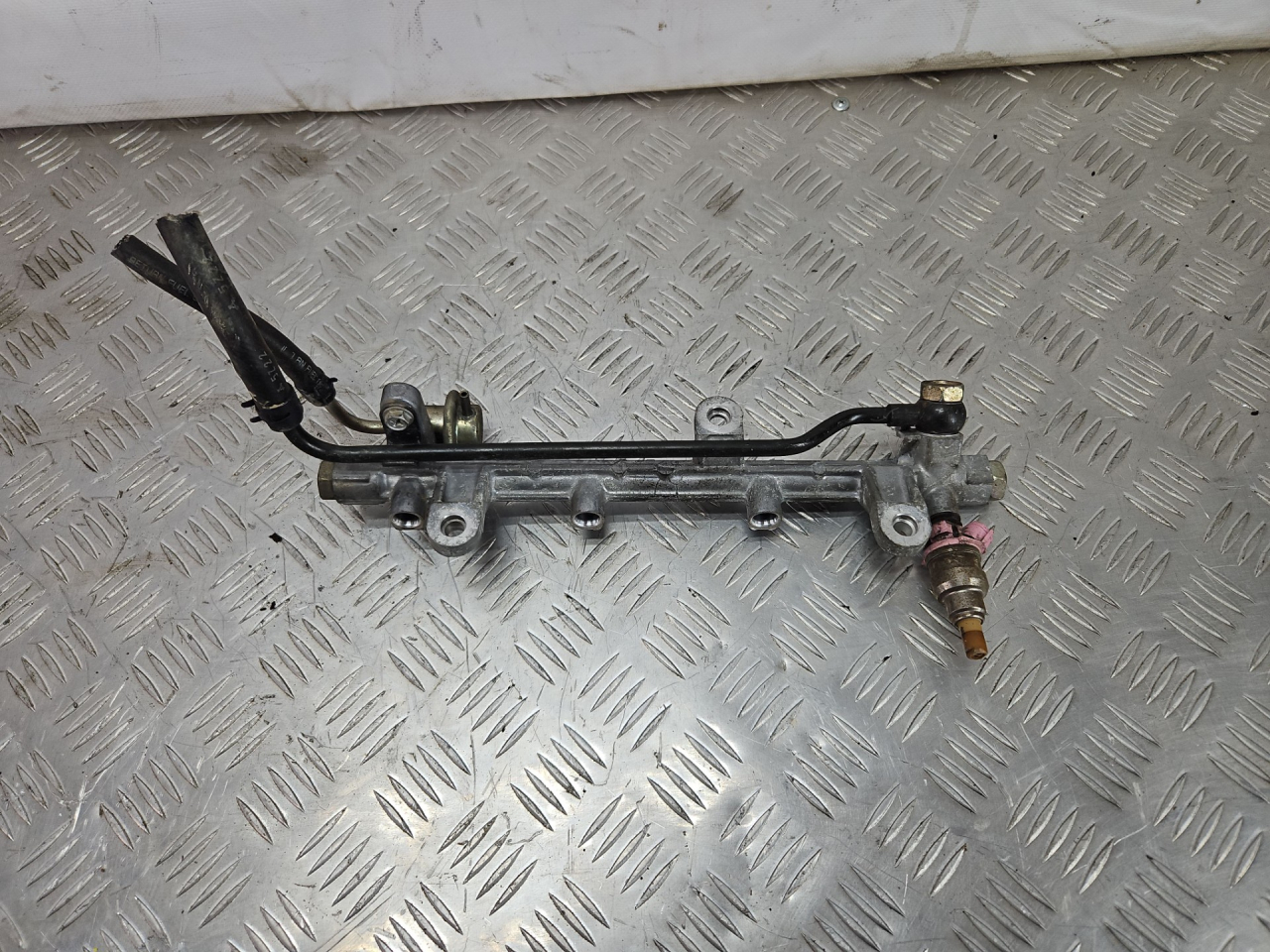 форсунка Suzuki Baleno 1 поколение 1998, 1955002400 - фото №1