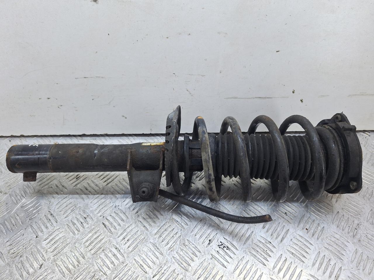 стойка передняя правая Skoda Yeti 1 поколение 2013, 2.0 л., CFHF, дизель, 6МКПП, серый, универсал, полный привод - фото №1