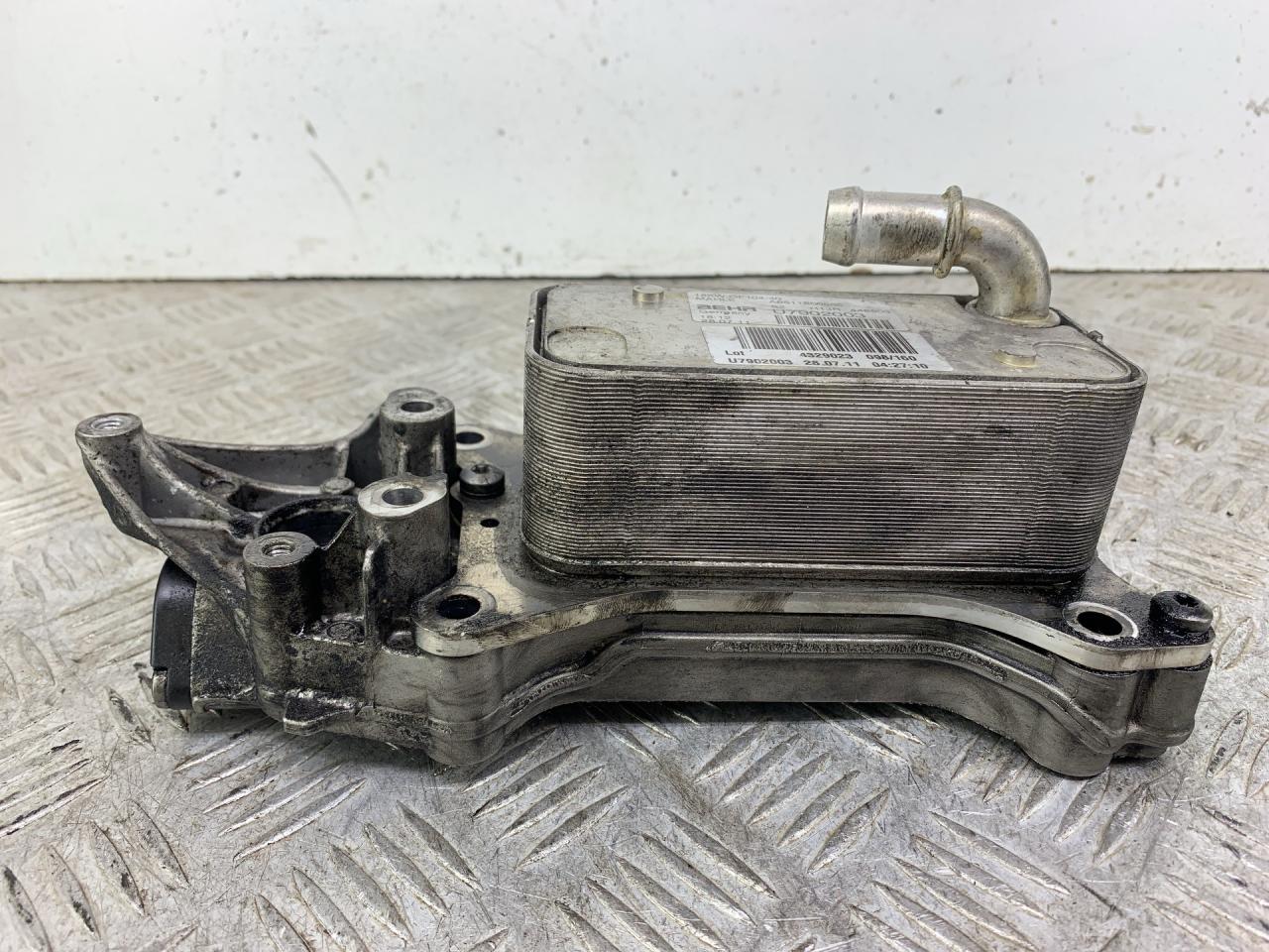 теплообменник масляного фильтра Mercedes-Benz E-Класс W212/S212/C207/A207 C207 2011, 2.1 л., OM 651.911, дизель, АКПП, черный, кабриолет, задний привод, A6511800665, 70362380, 70362379 - фото №1