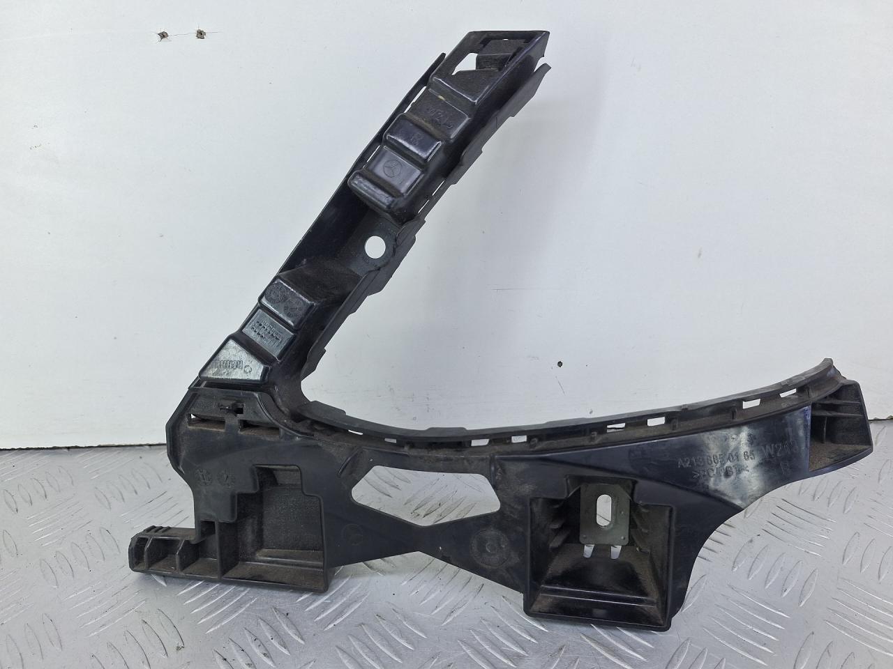 Крепление бампера заднего Mercedes-Benz E-Класс W213/S213/C238/A238 (2016 - 2020), 2.0 л., OM 654.920, дизель, АКПП, серый, седан, задний привод, A2138850165 - фото №1