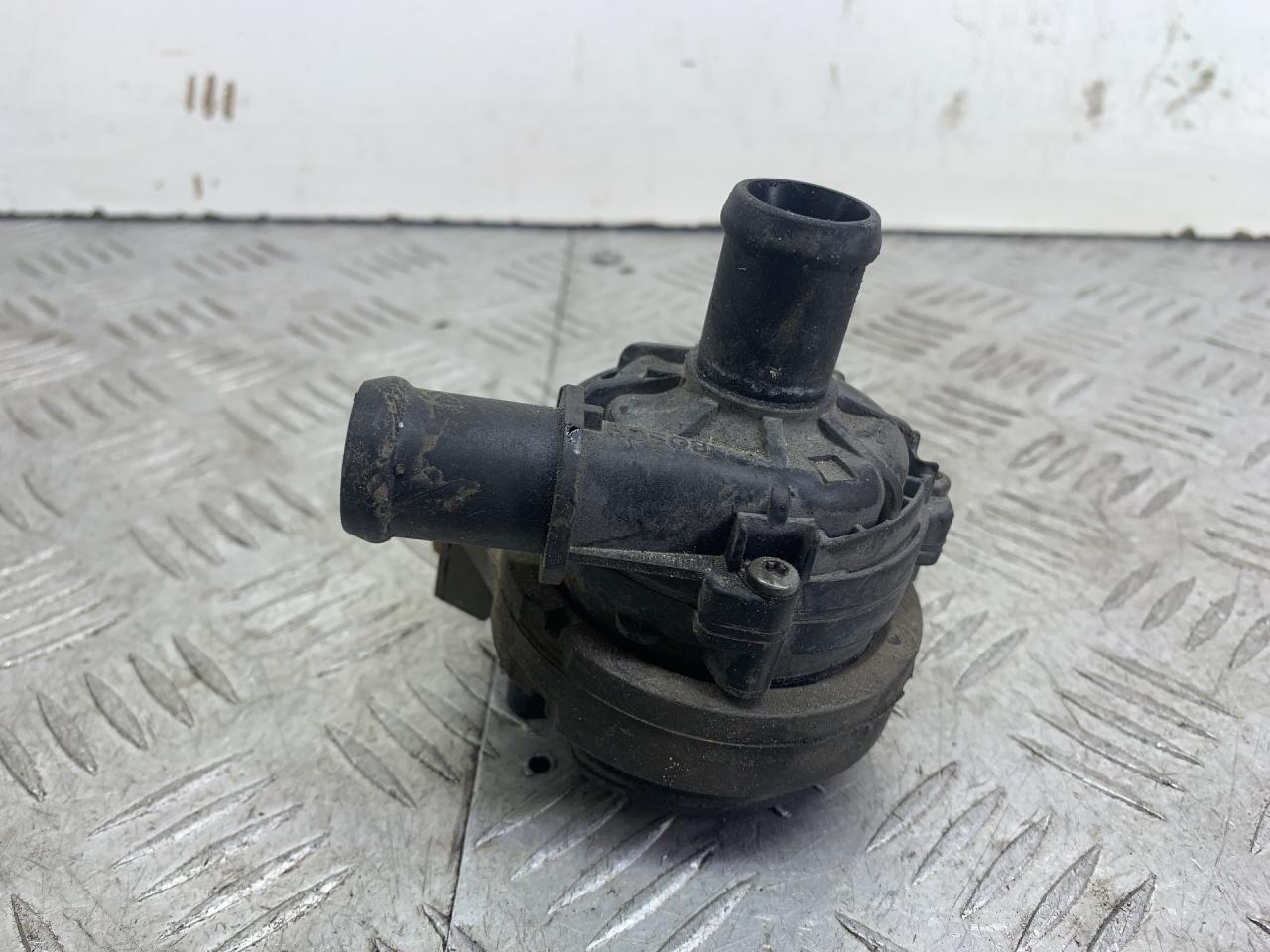 насос антифриза дополнительный Volkswagen Caddy 5 поколение 2022, бежевый, фургон, передний привод, 0392023420, 2Q0965567A - фото №1