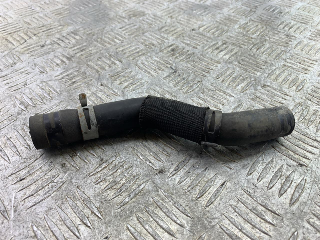 патрубок радиатора Land Rover Discovery 3 поколение L319 2007, 2.7 л., 276DT, дизель, АКПП, серый, внедорожник 5 дв., полный привод - фото №1