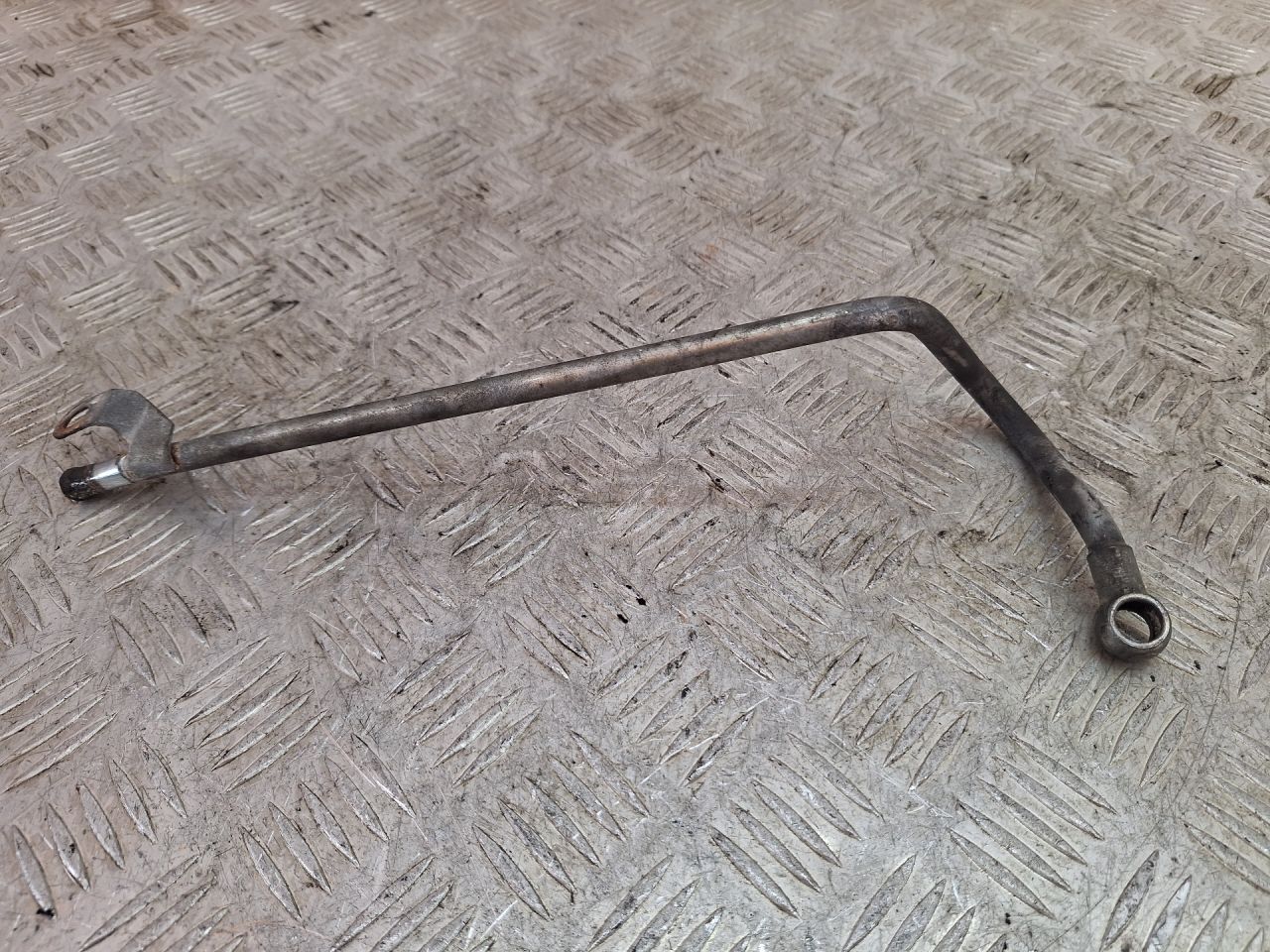 трубка охлаждения турбины Volvo C70 1 поколение 1999, 2.5 л., бензин, МКПП, серебро, купе, передний привод - фото №1