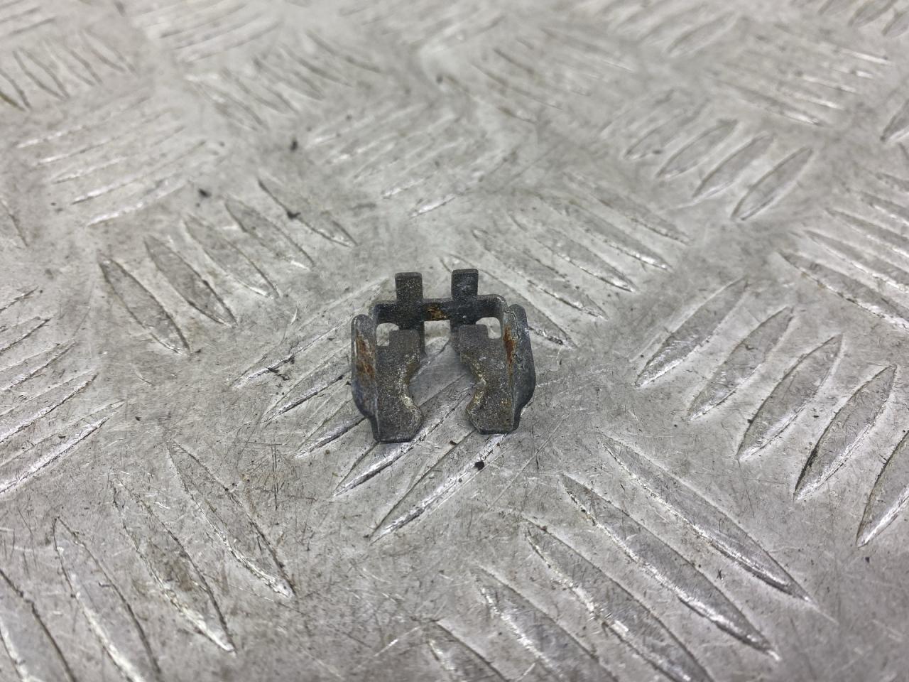 крепление форсунки Lancia Thesis 1 поколение 2005, 2.4 л., 841 D.000, бензин, МКПП, темно-синий, седан, передний привод - фото №1