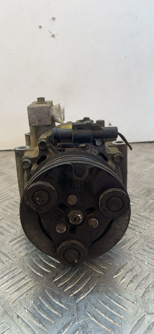 компрессор кондиционера Ford Fiesta 4 поколение 1999, 6S6H19D629AA - фото №1