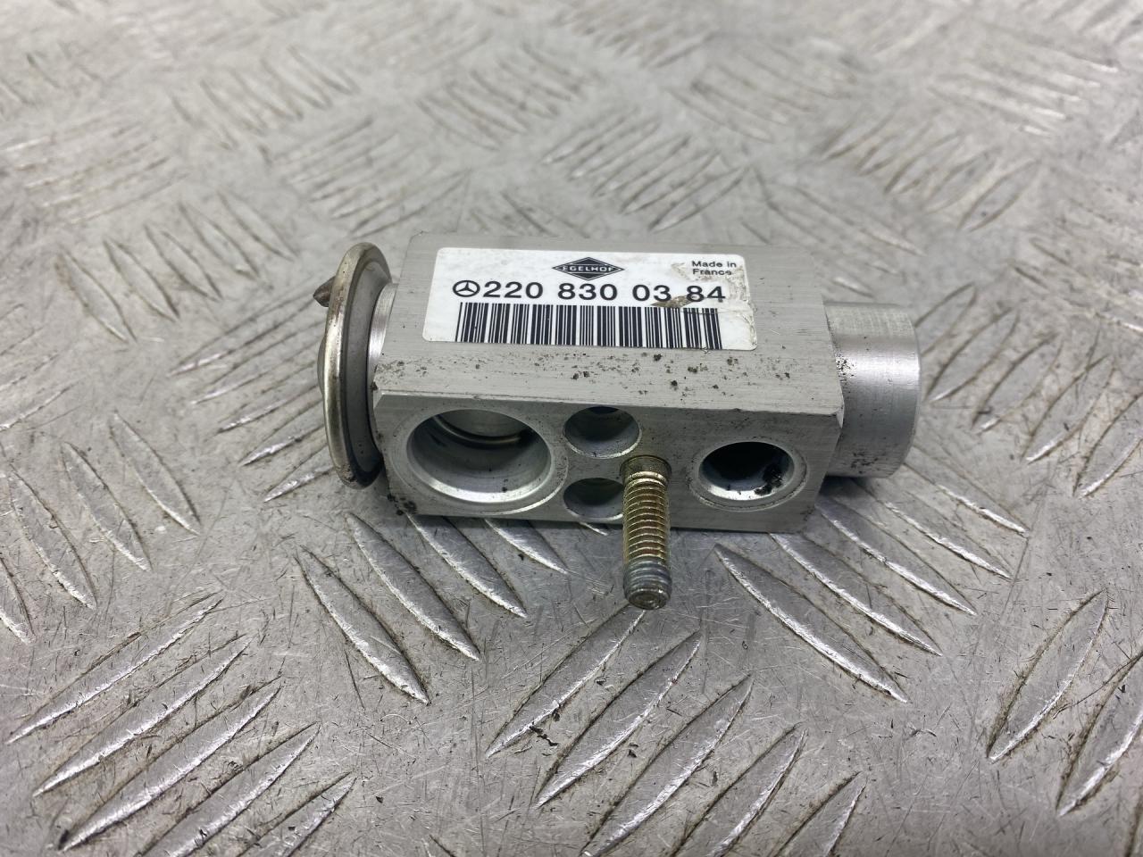 расширительный клапан кондиционера Mercedes-Benz Vito W639 2006, 3.2 л., M 112.951, бензин, АКПП, черный, задний привод, 2208300384 - фото №1