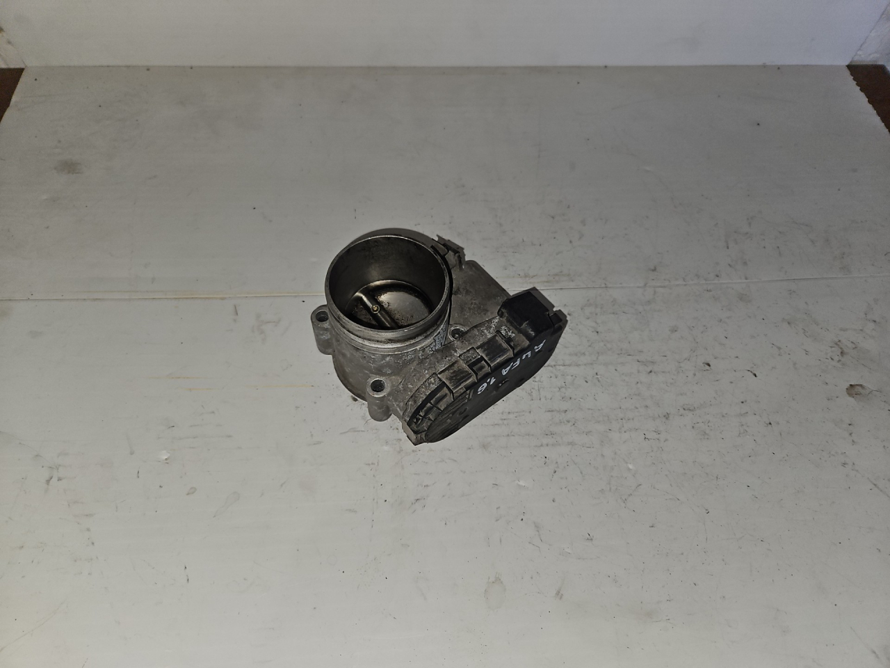 заслонка дроссельная Alfa Romeo 156 1 поколение (1997 - 2002), 1.6 л., бензин, 0280750073 - фото №1