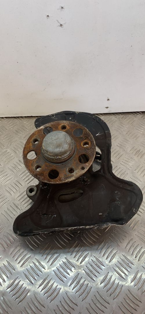 кулак поворотный правый Mercedes-Benz C-Класс W204/S204 S204.207 2009, 2.2 л., дизель, МКПП, серебро, универсал, задний привод - фото №1