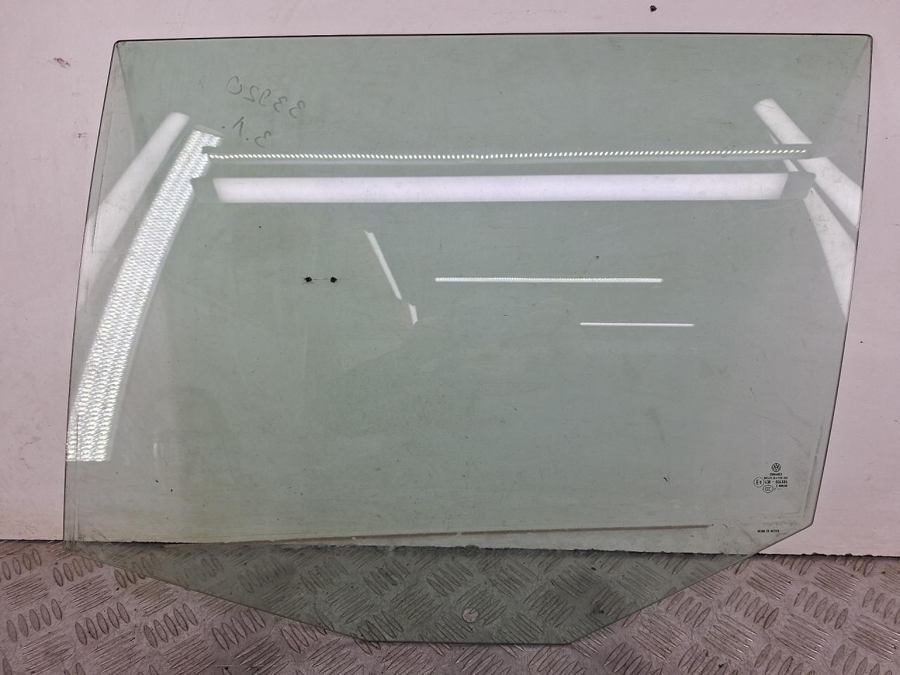 стекло двери задней левой Volkswagen Golf 5 поколение 2007, 1.4 л., CAXA, бензин, 6МКПП, серый, универсал, передний привод - фото №1