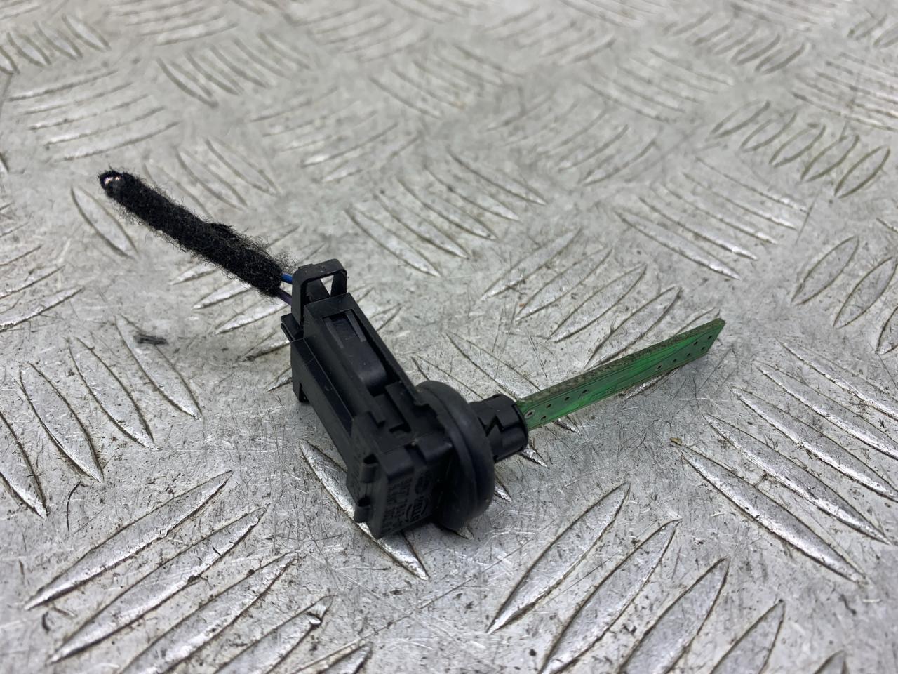 датчик температуры Lancia Thesis 1 поколение 2005, 2.4 л., 841 D.000, бензин, МКПП, темно-синий, седан, передний привод, B837784301, 588730200 - фото №1