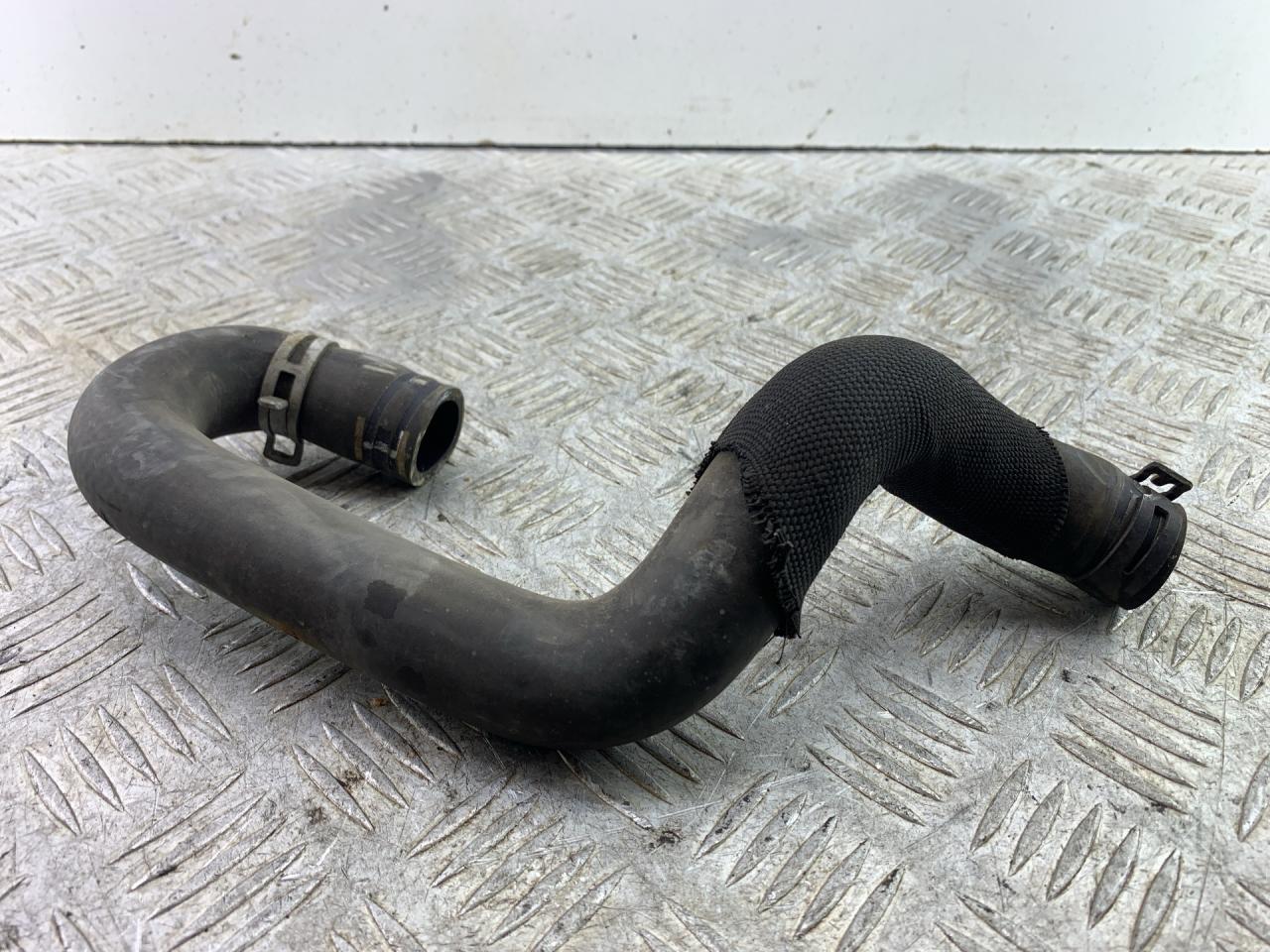 патрубок радиатора Land Rover Discovery 3 поколение L319 2007, 2.7 л., 276DT, дизель, АКПП, серый, внедорожник 5 дв., полный привод - фото №1