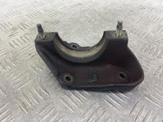 кронштейн полуоси Ford Focus 1 поколение [рестайлинг] (2001 - 2005), 1.8 л., бензин, МКПП, серебро, хетчбэк 5 дв., передний привод, XS4W3K305AB