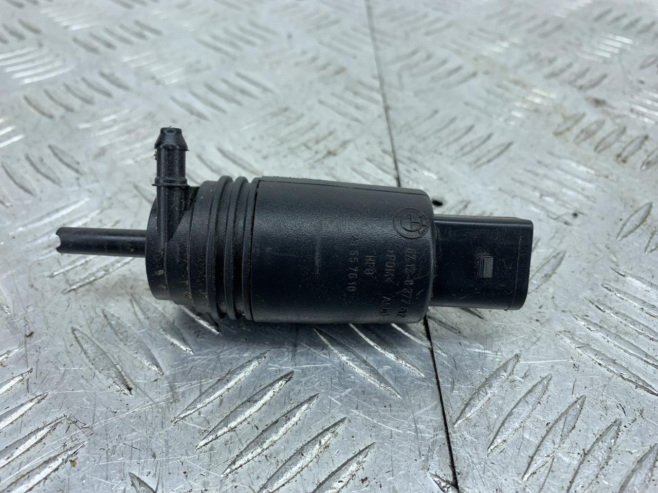 насос (моторчик) омывателя стекла BMW 5 серия E60/E61 (2002 - 2007), 67128377612 - фото №1