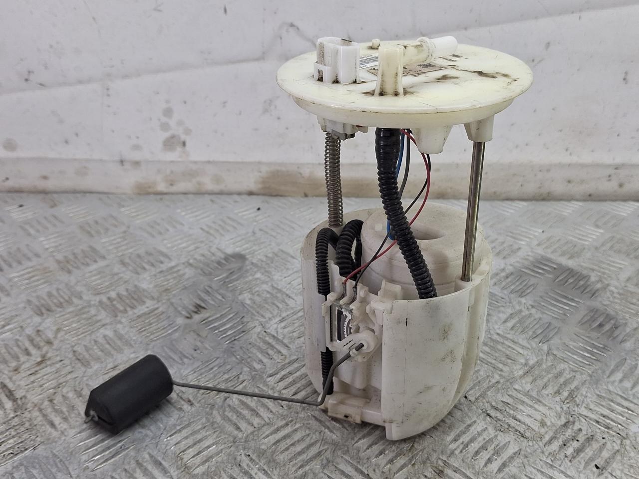 насос топливный Mazda CX-5 1 поколение (2011 - 2015), 2.0 л., бензин, PE01-1335X - фото №1