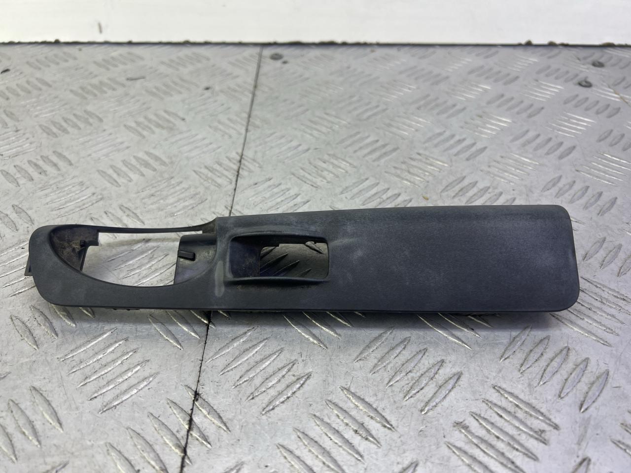 накладка блока управления стеклоподъемниками Chevrolet Rezzo 1 поколение (2004 - 2009), 96264408 - фото №1