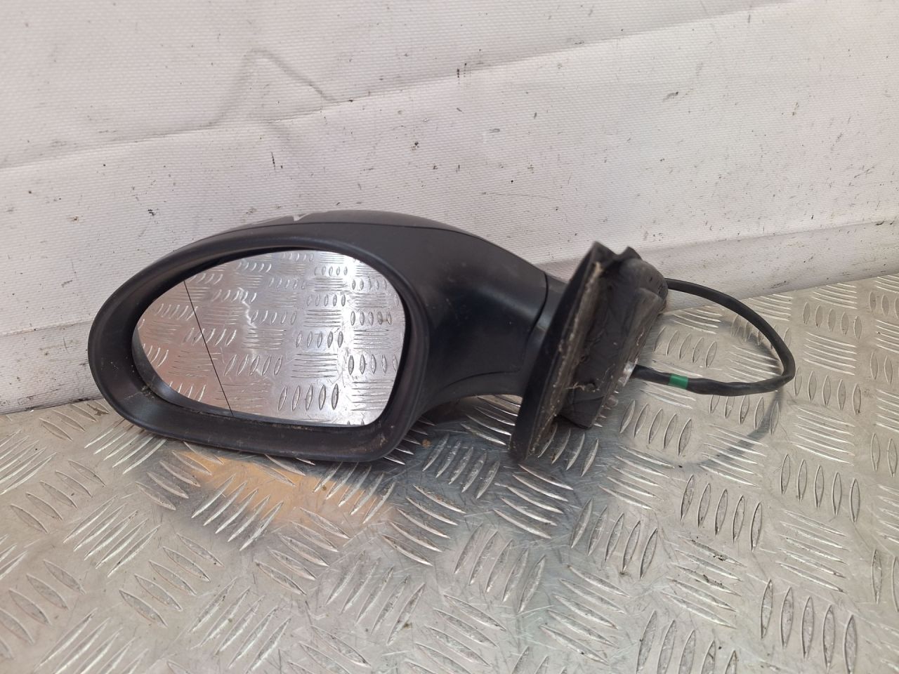 зеркало наружное левое SEAT Ibiza 3 поколение 2004, 1.4 л., BBY, бензин, МКПП, серый, хетчбэк 3 дв., передний привод - фото №1