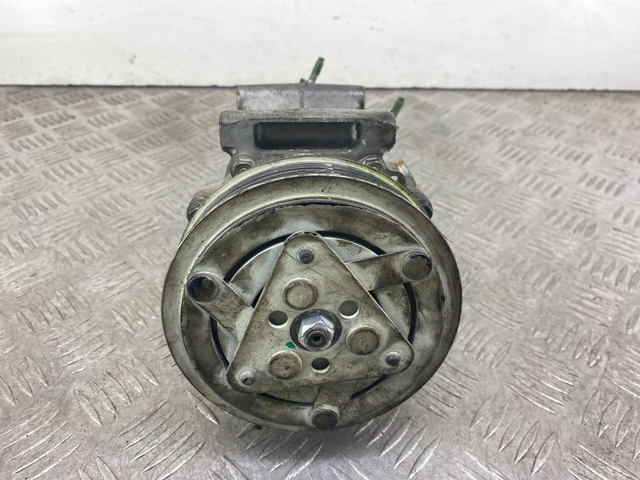 компрессор кондиционера Citroen Xsara Picasso 1 поколение 2004, 1.8 л., 6FZ (EW7J4), бензин, МКПП, серый, передний привод, SD6V12, V813824PSA - фото №1